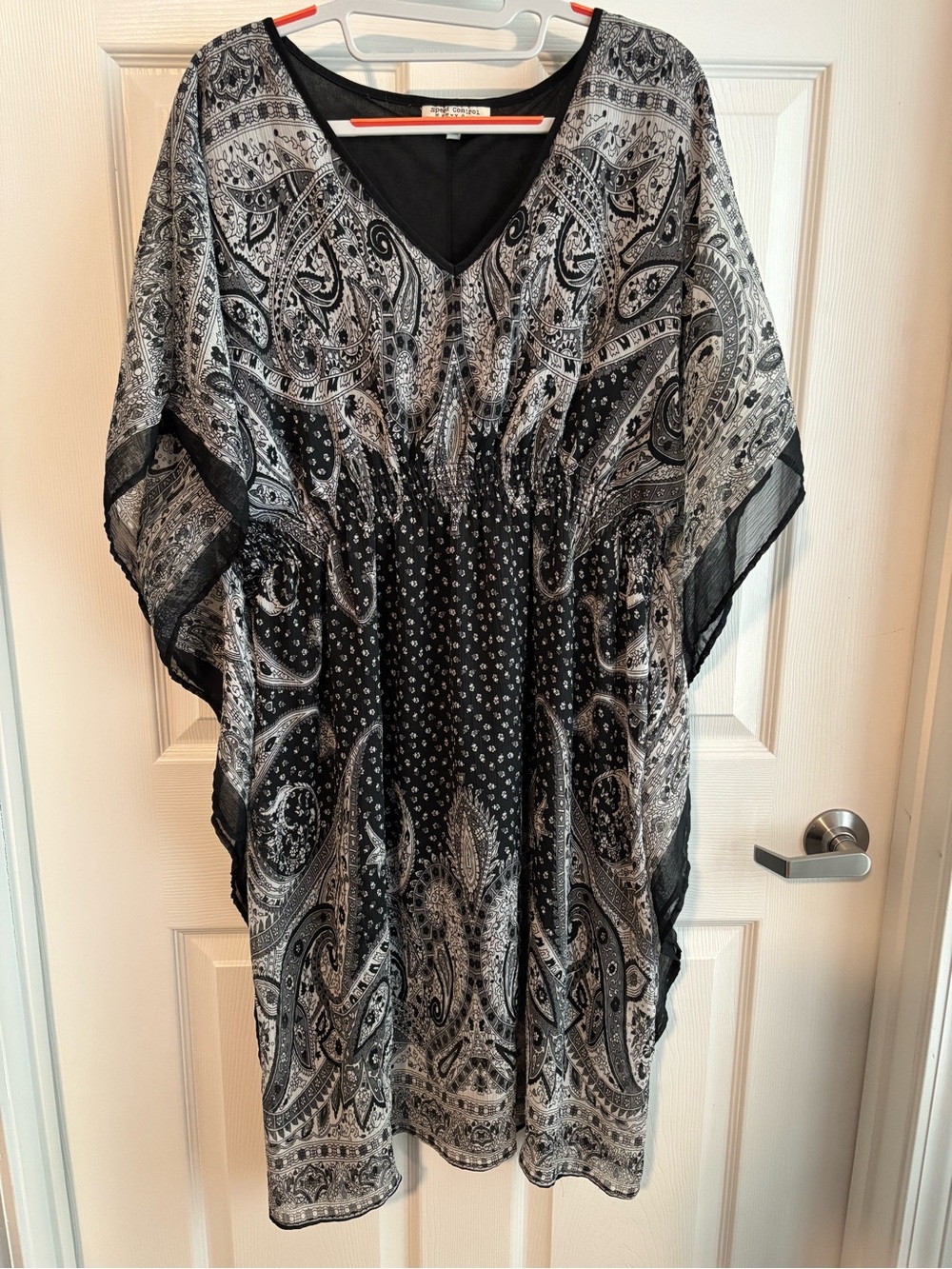 Speed Control Black & White Paisley V-Neck Tunic Dress